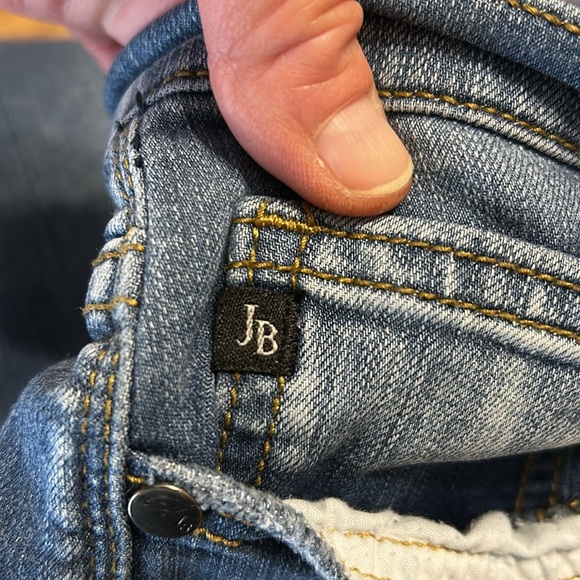 Judy Blue JB8240MD Women’s Low Rise Distressed Jeans Size 11 30x32.75 Denim
J - Picture 12 of 17